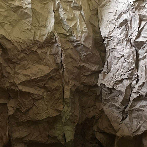 detail of the inner lining made of wrinkled brown paper